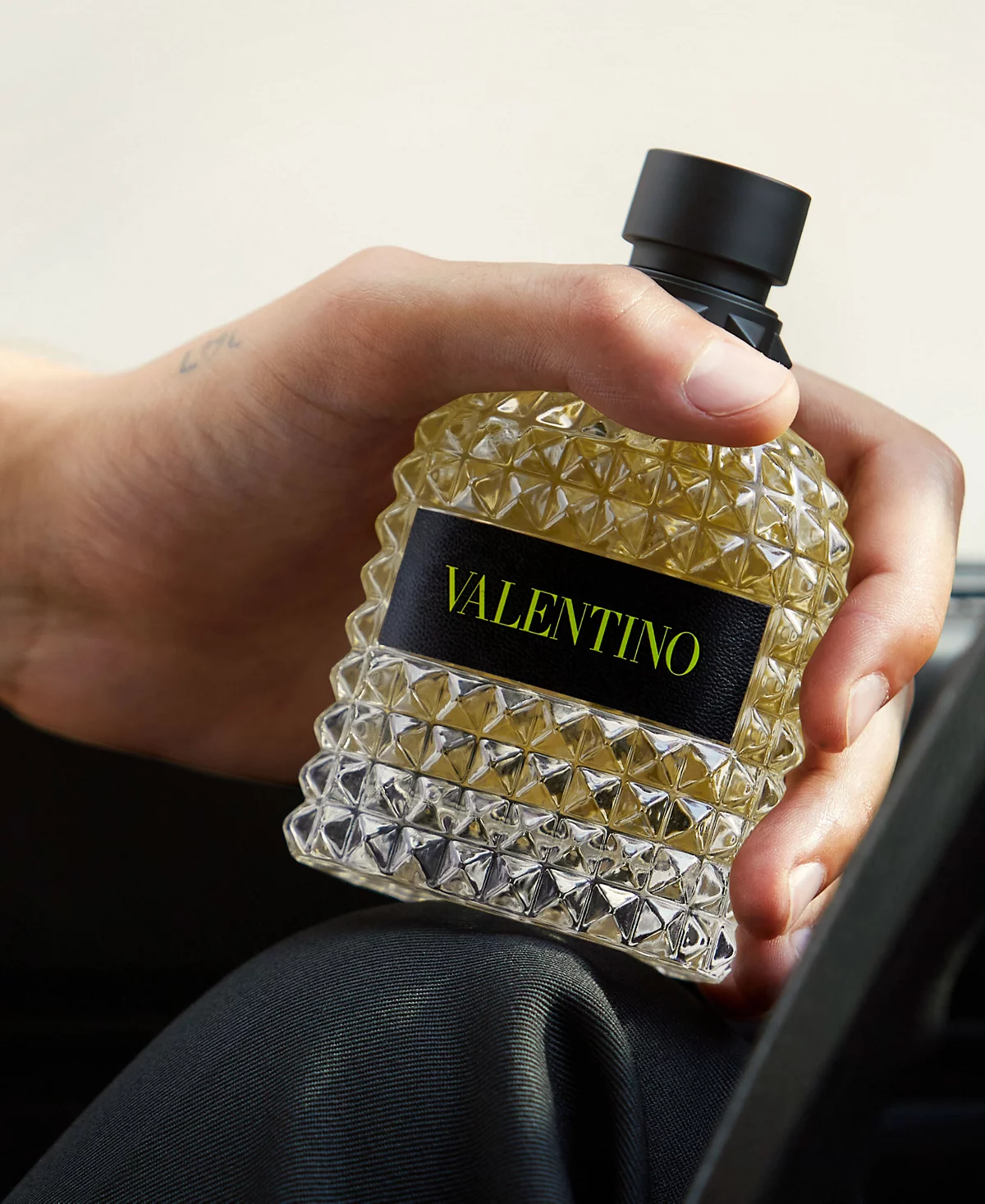 <div class="product-brand">Valentino</div>Valentino Uomo Born in Roma Yellow Dream - Image 3