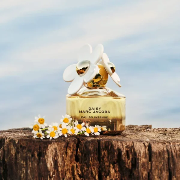 <div class="product-brand">Marc Jacobs</div>Marc Jacobs Daisy Eau So Intense Eau De Parfum - Image 4